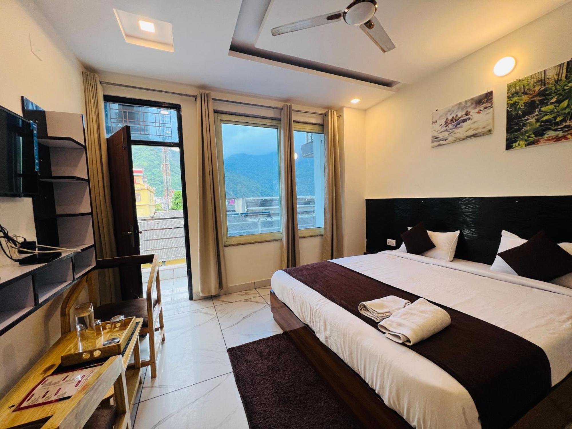 The Royal Galaxy Hotel Rishikesh Exterior photo