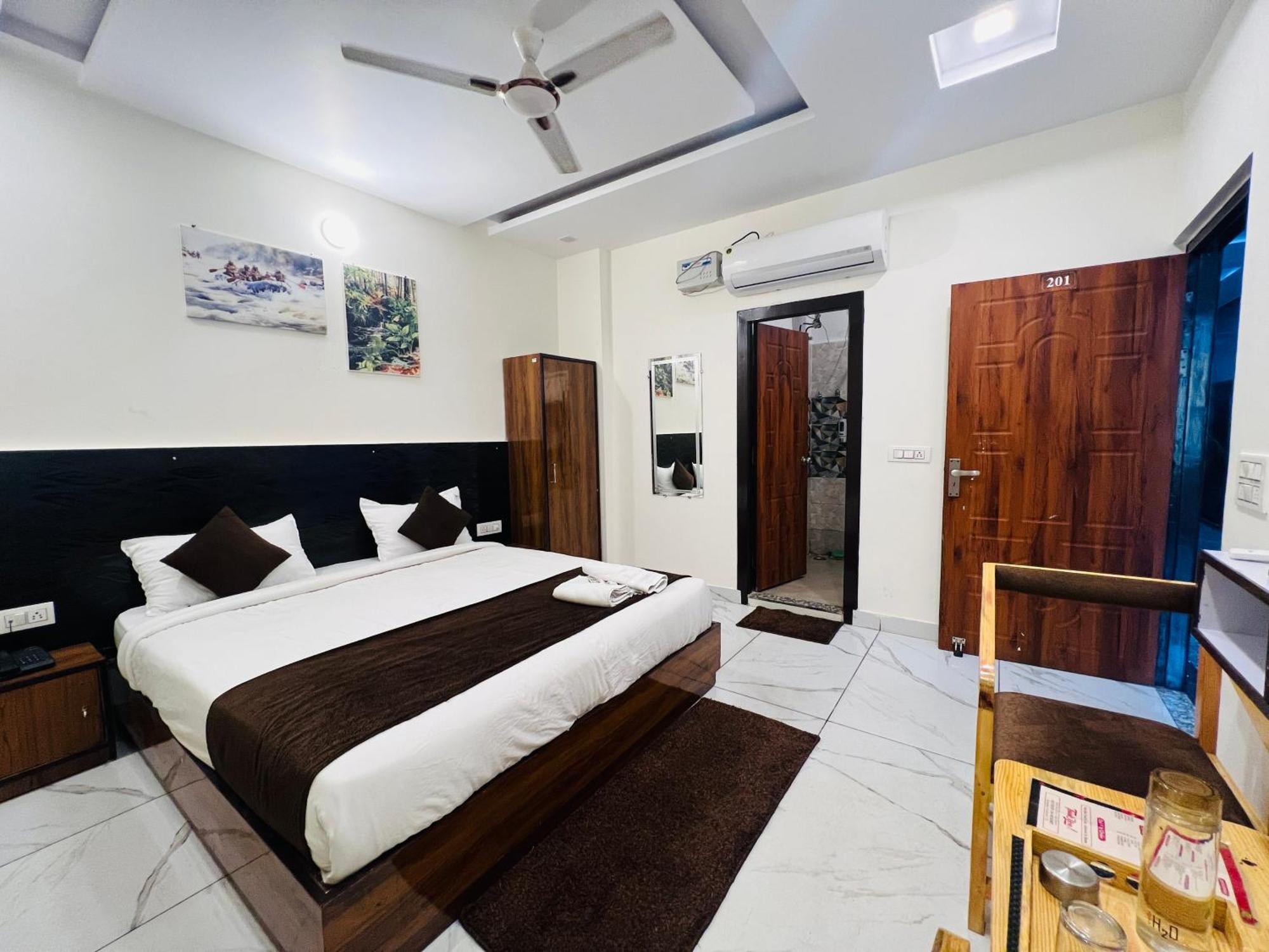 The Royal Galaxy Hotel Rishikesh Exterior photo